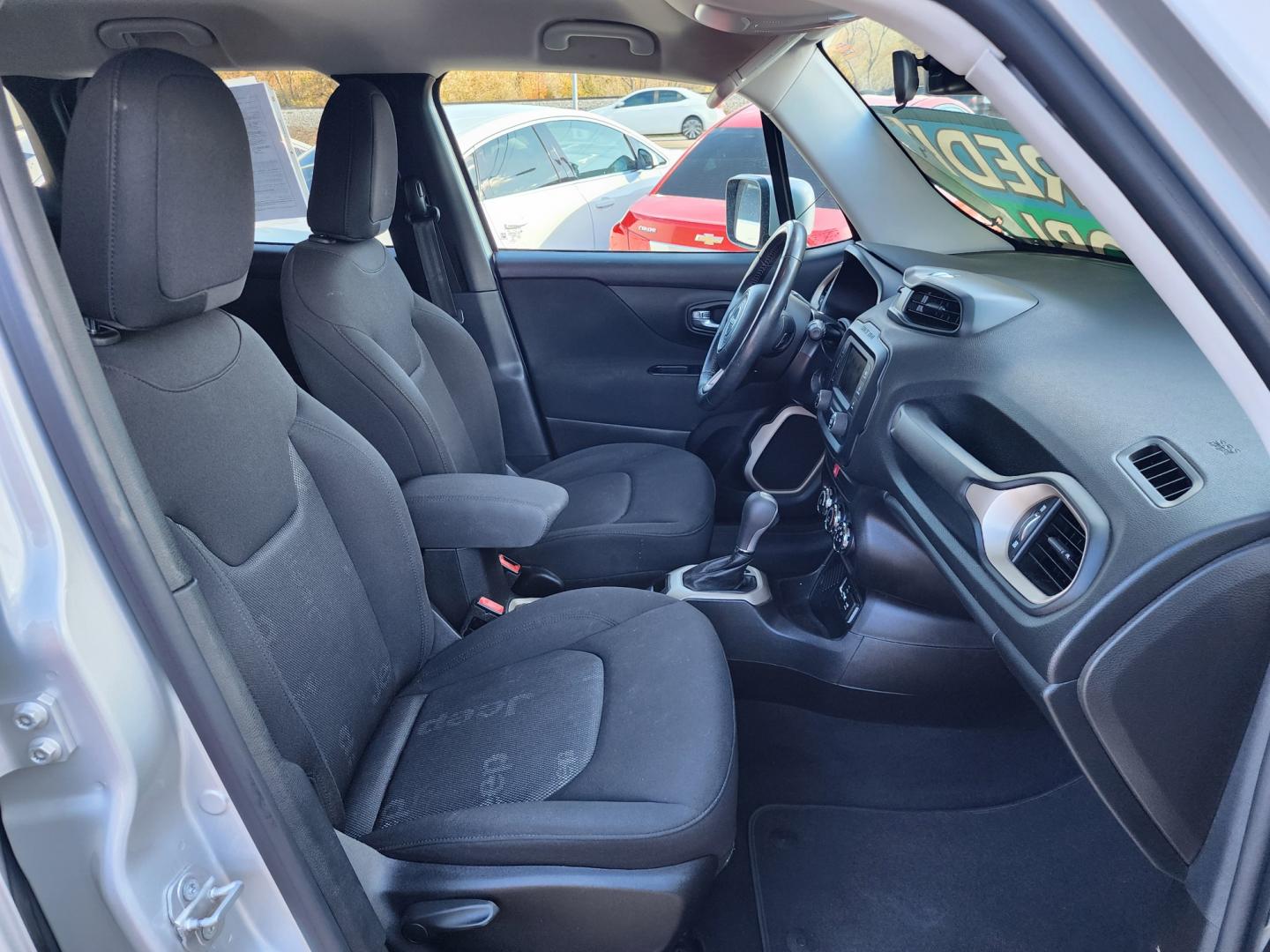 2016 SILVER Jeep Renegade Latitude (ZACCJABT4GP) with an 2.4L L4 DOHC 16V engine, AUTO transmission, located at 2660 S.Garland Avenue, Garland, TX, 75041, (469) 298-3118, 32.885551, -96.655602 - Photo#19